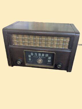 Vintage General Electric Model 203 tube radio, manufactured around 1946